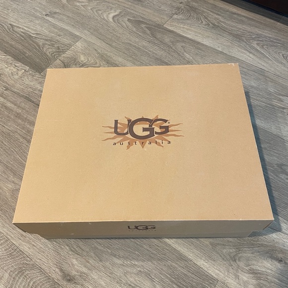 Ugh boots size 8 - Picture 2 of 7